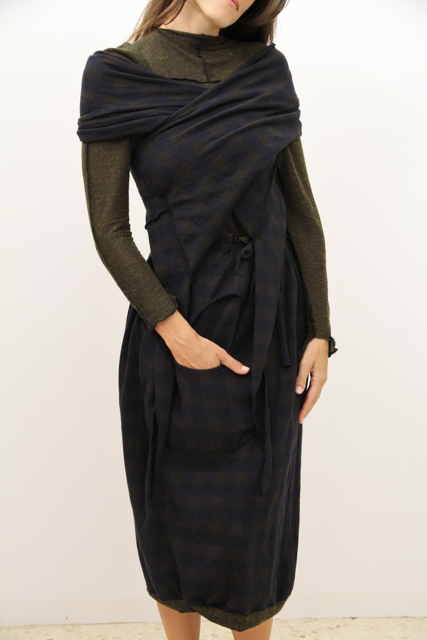 Chaleco tipo capa con capucha