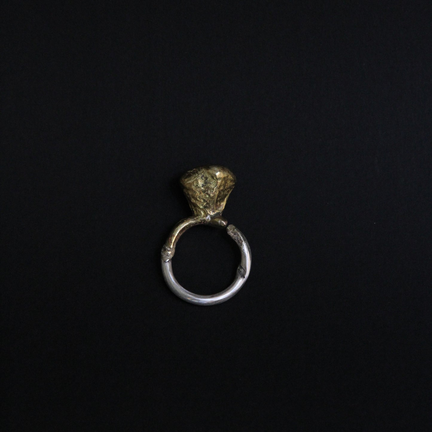 Anillo Golden Crest