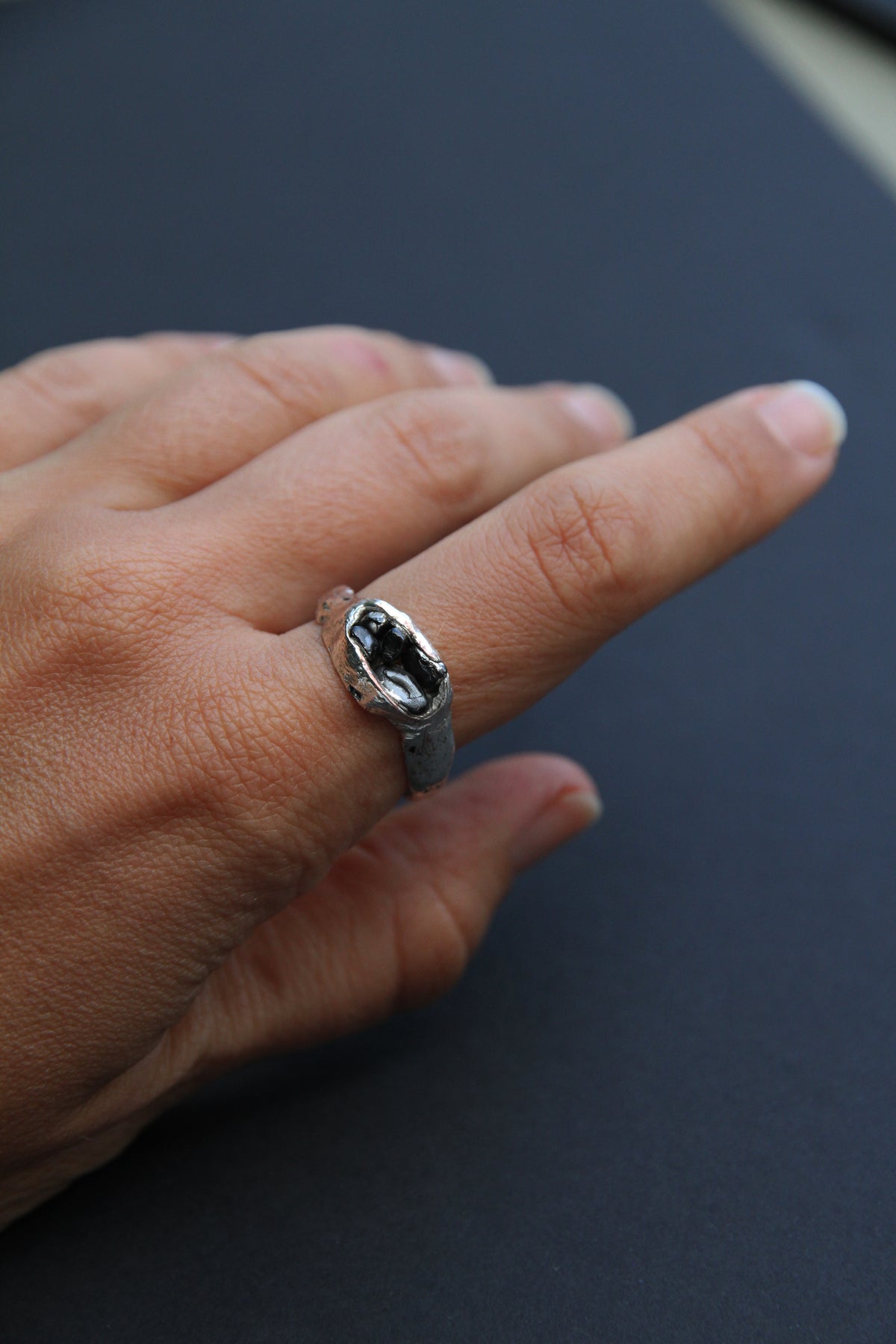 Каблучка Garnet Relic
