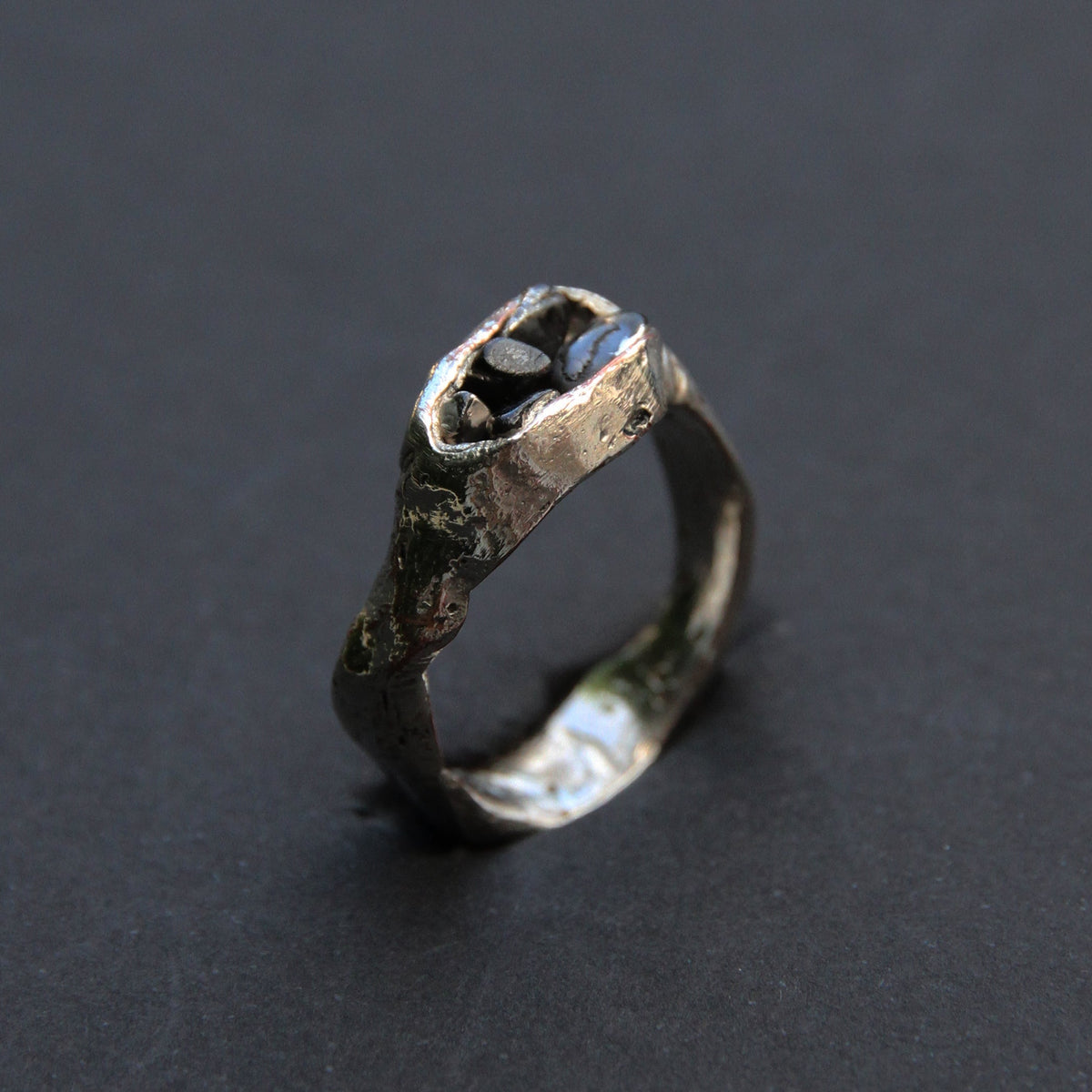 Каблучка Garnet Relic