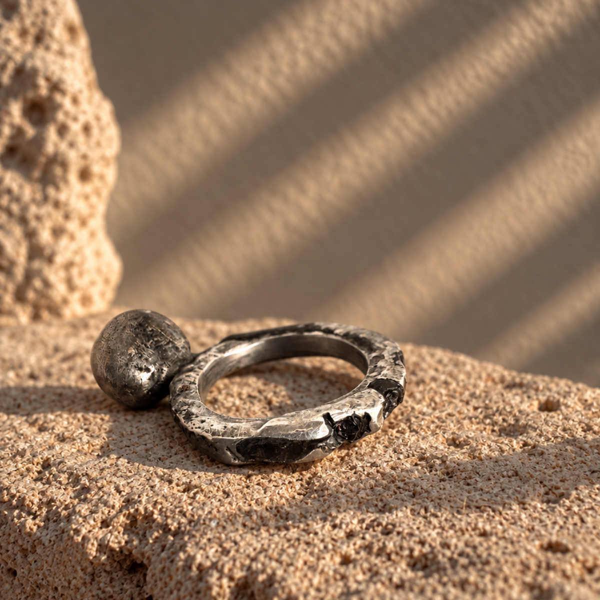 Anillo Orb Garnet