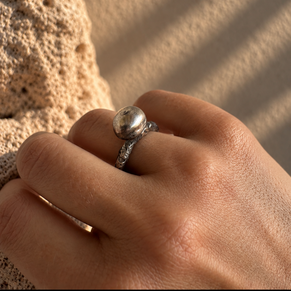 Anillo Orb Garnet