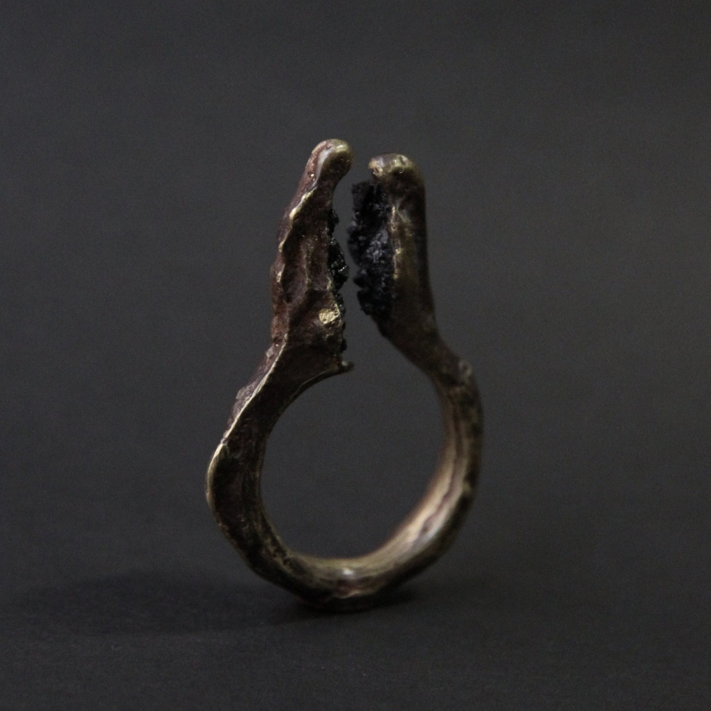 Ring with tourmaline stone