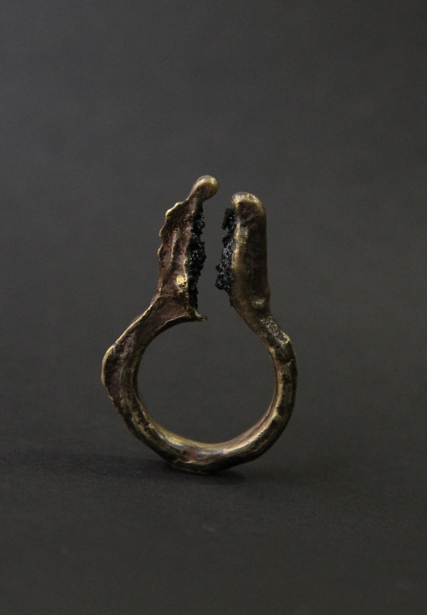 Ring with tourmaline stone