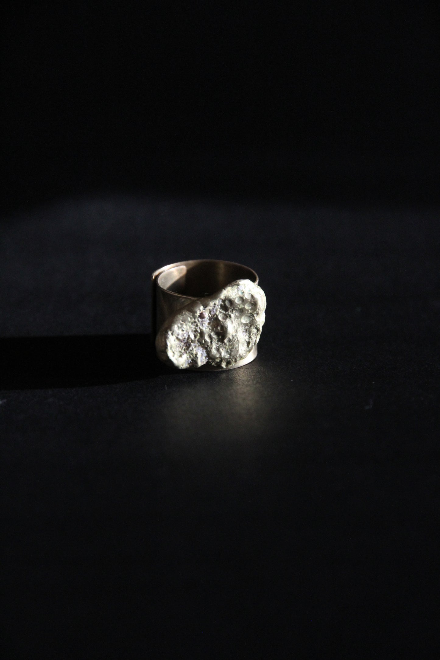 Ring Raw Brass Contour