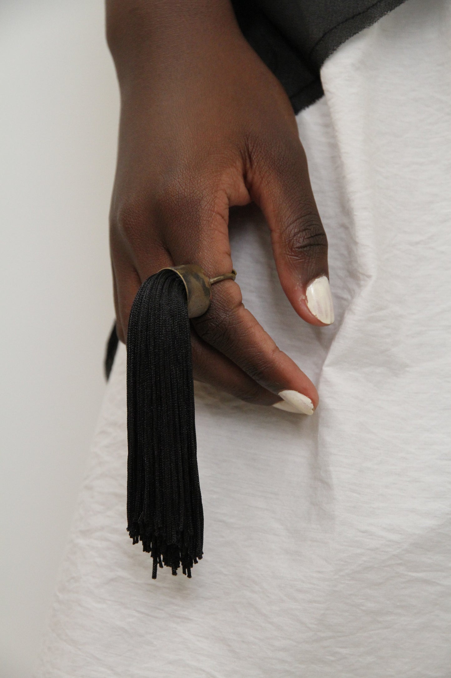 Anillo con flecos unisex